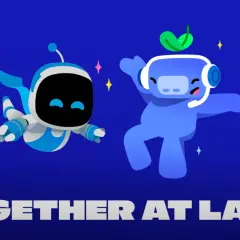 Astro Bot i niebieski stworek z Discorda świętują razem, gotowi na wspólne granie na PS5.