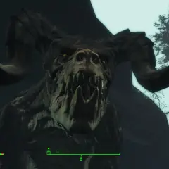 Groźny deathclaw z rogami i ostrymi zębami, czający się w mrocznym lesie.