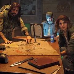 Trzy osoby planują misję na mapie, obok leży pistolet i granat. Sprawdzają, czy ich sprzęt spełnia far cry 5 wymagania.