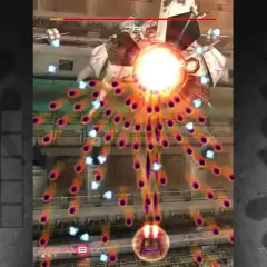 Statek kosmiczny walczy z hordą wrogów, unikając deszczu pocisków w grze typu bullet hell.