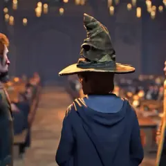 Wielka Sala w Hogwarcie, gdzie przydziału dokonuje Tiara Przydziału. To scena z gry **Hogwarts Legacy 2**.