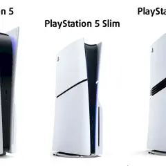 Trzy konsole PlayStation 5: standardowa, Slim i Pro, ustawione obok siebie na białym tle.