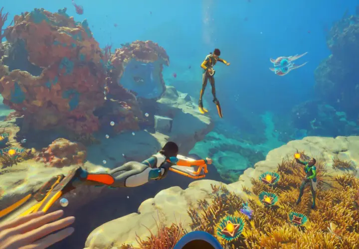 Podwodna eksploracja w stylu Subnautica 3. Nurkowie badają koralowce i napotykają dziwne stworzenia.