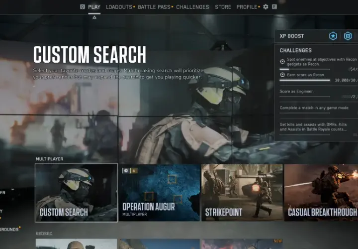 Główny ekran gry z opcją "Custom Search" do wyszukiwania rozgrywek multiplayer. Widoczne wyzwania i tryby gry.