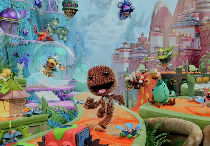 Kolorowy świat gry, gdzie Sackboy i jego przyjaciele przygotowują się do wspólnej zabawy. Idealne gry na 3 osoby, pełne przygód i śmiechu.