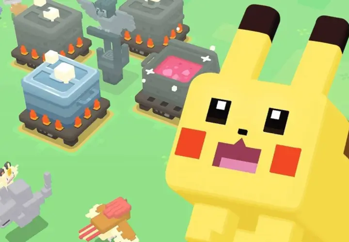 Pikachu i inne Pokemony w grze bez internetu. W tle widać budynki i kociołki.