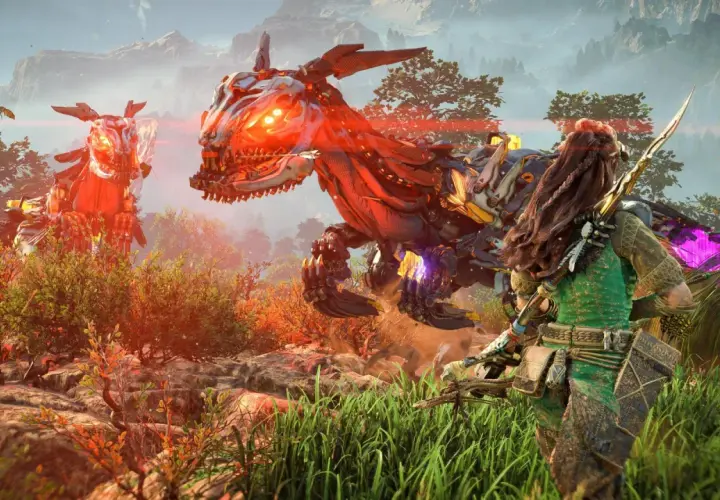 Aloy z Horizon Zero Dawn 2 walczy z dwoma mechanicznymi raptorami w słoneczny dzień.