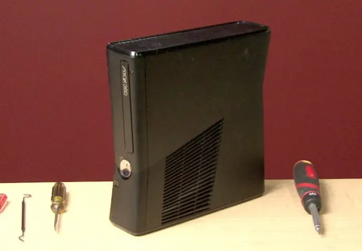 Xbox 360: Jak otworzyć? Bezpieczny demontaż krok po kroku