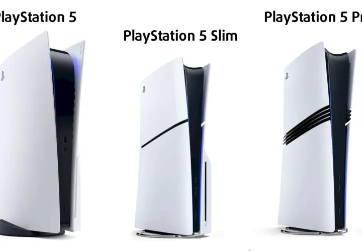 Trzy konsole PlayStation 5: standardowa, Slim i Pro, ustawione obok siebie na białym tle.