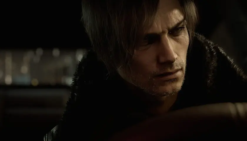 Leon S. Kennedy w futrzanym kołnierzu, gotowy na kolejne wyzwania w najlepszych horrorach.