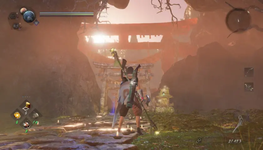 Postać w grze Nioh 2 stoi przed bramą torii w mistycznej scenerii.
