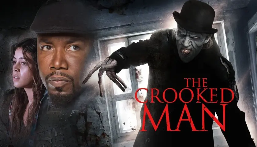 Przerażający, pokręcony mężczyzna w kapeluszu zbliża się do przerażonej kobiety i mężczyzny. Tytuł filmu: "The Crooked Man".