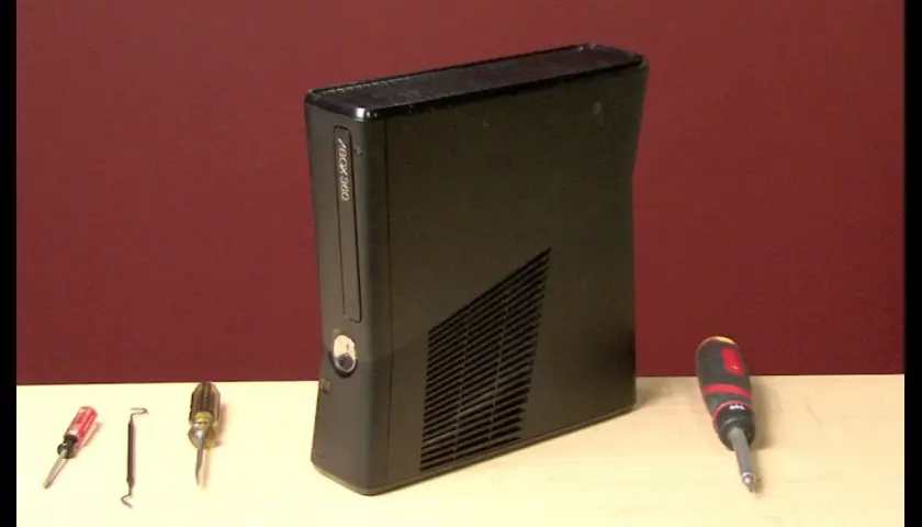 Xbox 360: Jak otworzyć? Bezpieczny demontaż krok po kroku