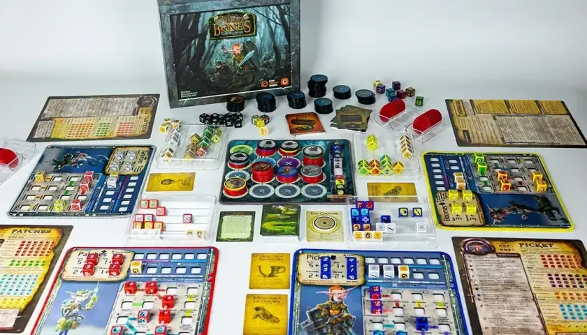 Plansza gry "Bones" z dodatkami, kostkami i żetonami. Wiele elementów do gry strategicznej, idealne dlc.