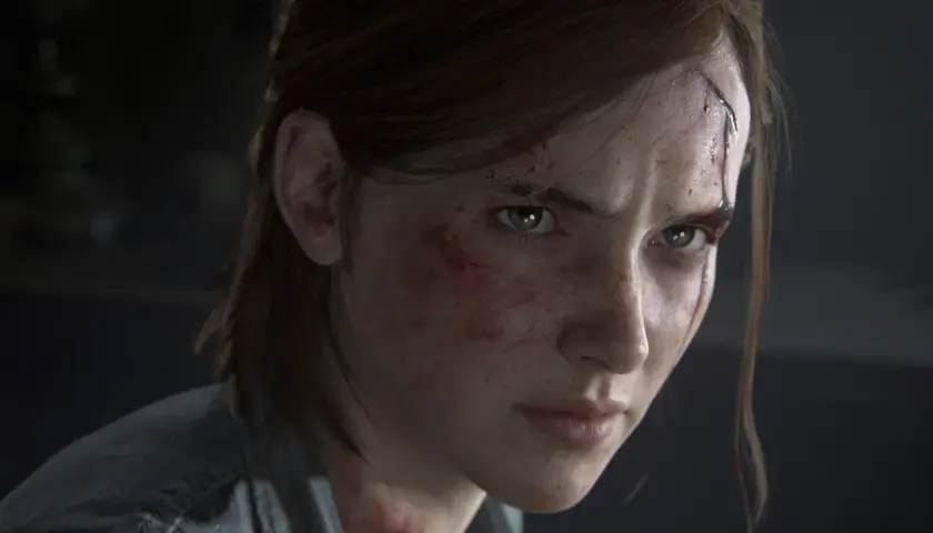 Twarz Ellie, naznaczonej bliznami i zadrapaniami, z determinacją w zielonych oczach.