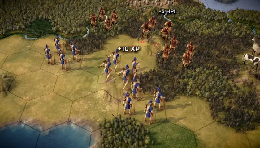 Starożytni wojownicy w strategicznej grze turowej walczą w lesie. Jednostki zdobywają doświadczenie (+10 XP) i tracą punkty życia (-3 HP).