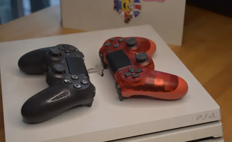 PS4 - Kiedy miała premierę? Wszystko o dacie i modelach!