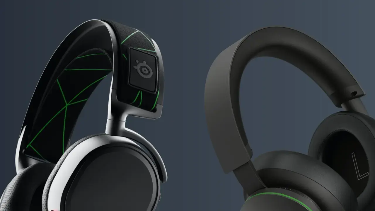 Dwie pary słuchawek, jedna z zielonymi akcentami, druga czarna. Idealne, by wybrać jakie słuchawki do Xbox Series X.