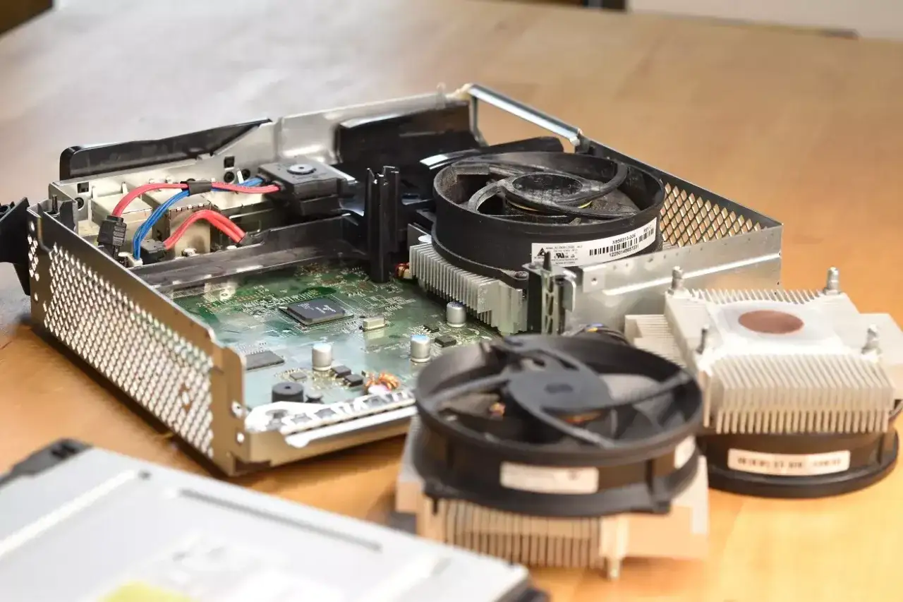 Wnętrze Xbox 360 czyszczenie kurz radiator